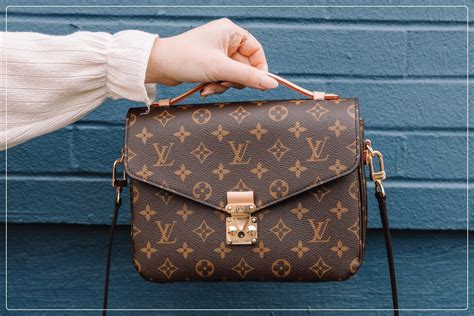 louis vuitton website how to spot a fake|how to tell if louis vuitton is authentic.